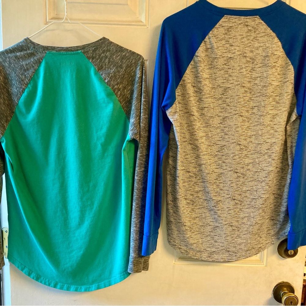 2 Hollister long sleeve tshirts size small - Picture 2 of 2
